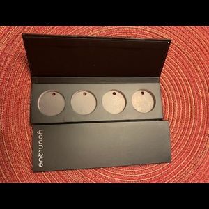 Younique Quad Fillable Eyeshadow Pallet